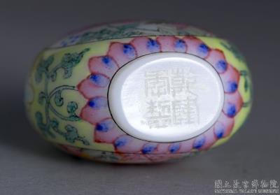 图片[2]-Glass-body painted enamel snuff bottle with a floral design, Qing dynasty, Qianlong reign (1736-1795)-China Archive